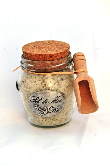 Pot de sel de mer avec pelle bois